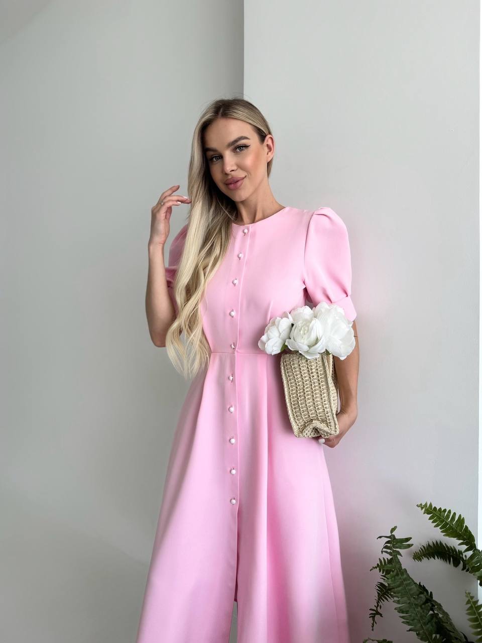 Класична сукня міді на ґудзиках рожевого кольору 33522