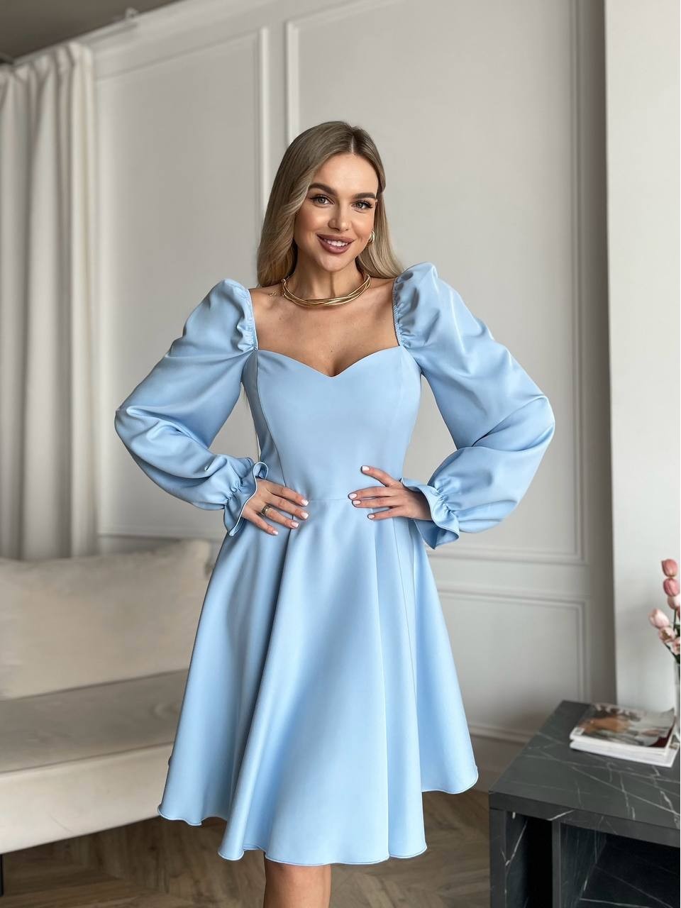 Классическое платье мини голубого цвета 30908