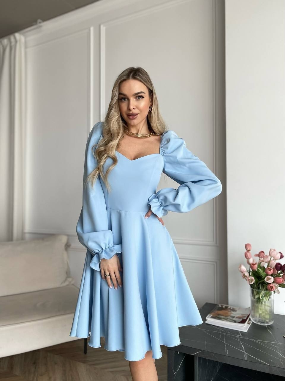 Классическое платье мини голубого цвета 30908