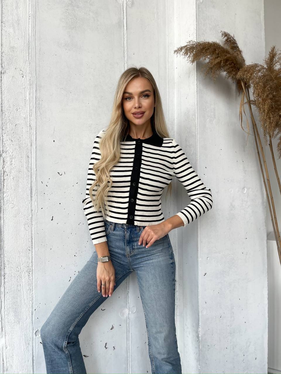 Короткий кардиган с пуговицами в полоску молочного цвета 29980