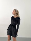 Коротка оксамитова сукня з поясом чорного кольору 30104