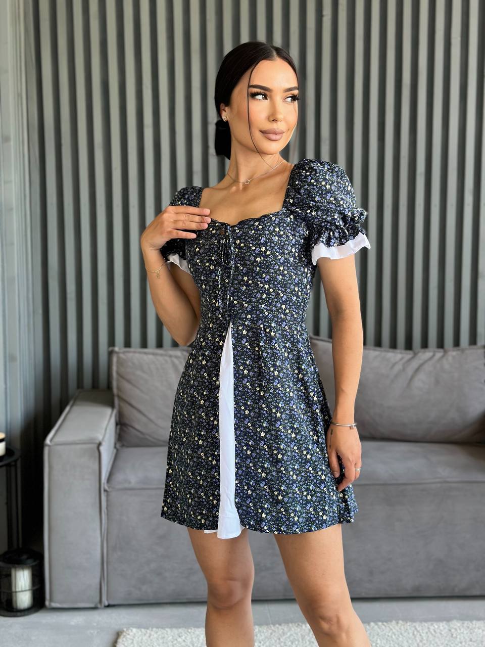 Короткое платье с разрезом черно-белого цвета 32099