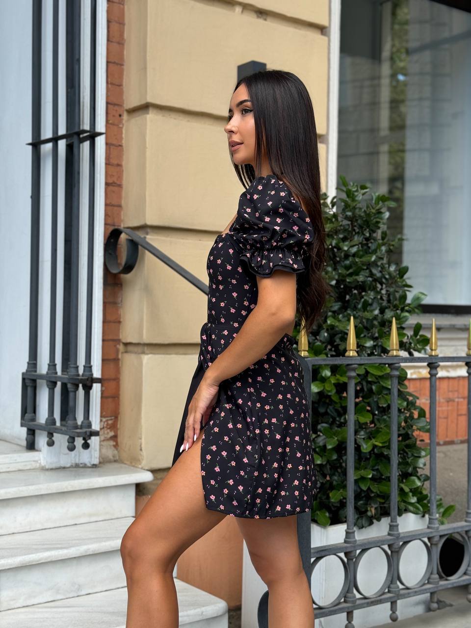 Короткое платье с разрезом черного цвета 32093