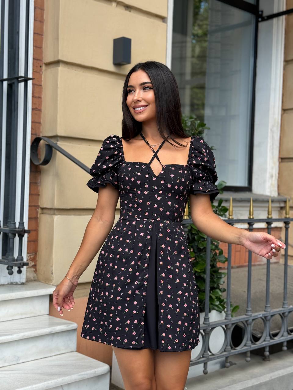 Короткое платье с разрезом черного цвета 32093