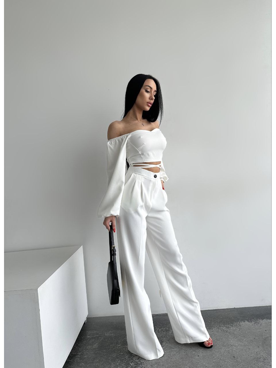 Костюм топ + штани бiлого кольору 27299