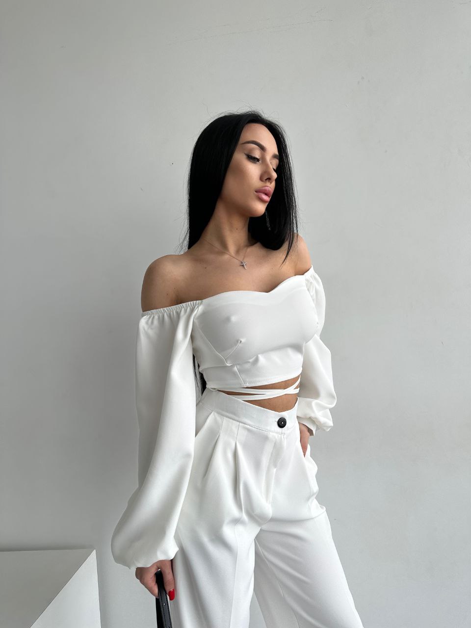 Костюм топ + штани бiлого кольору 27299