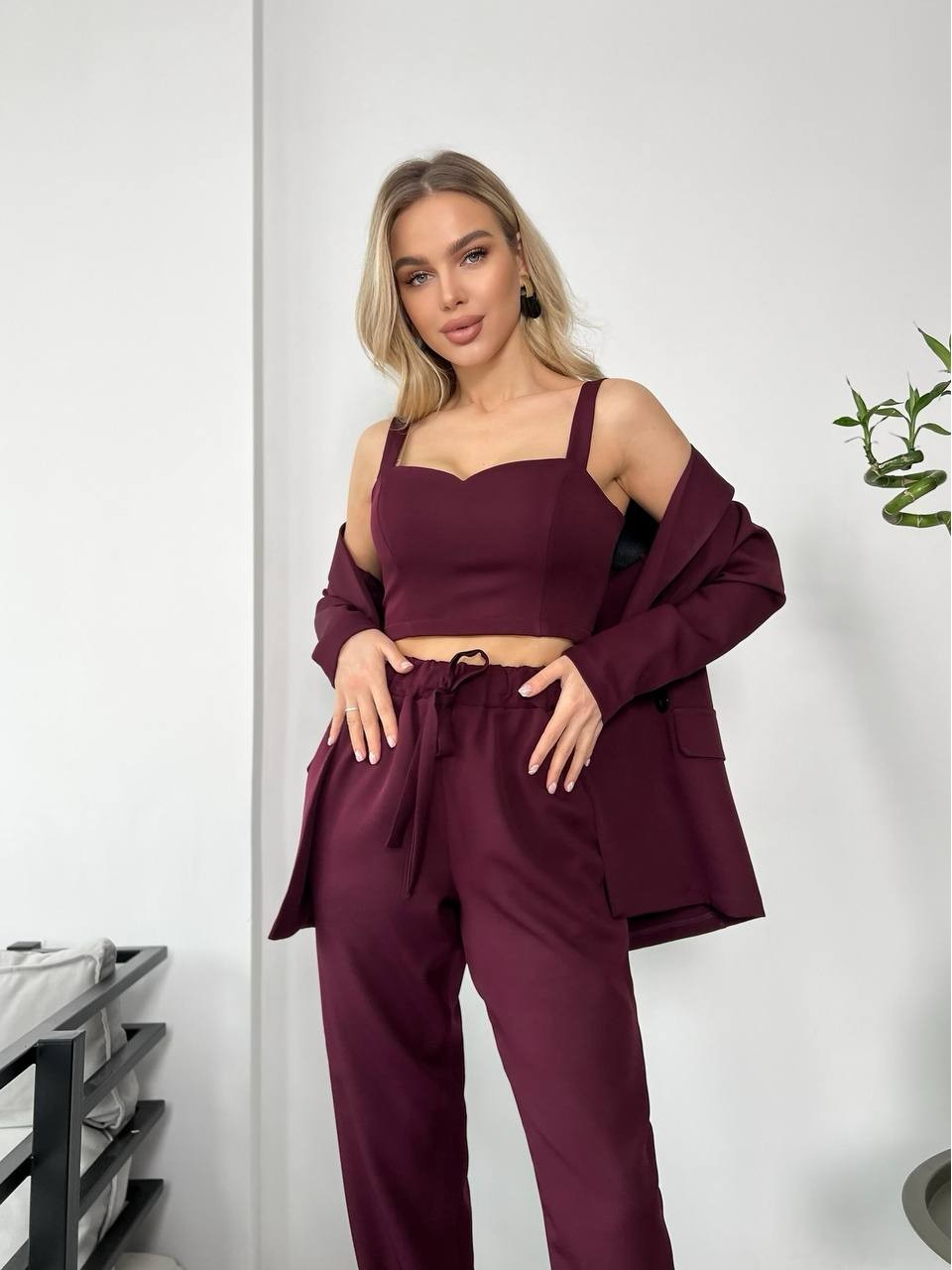 Костюм-тройка цвета марсала 24437