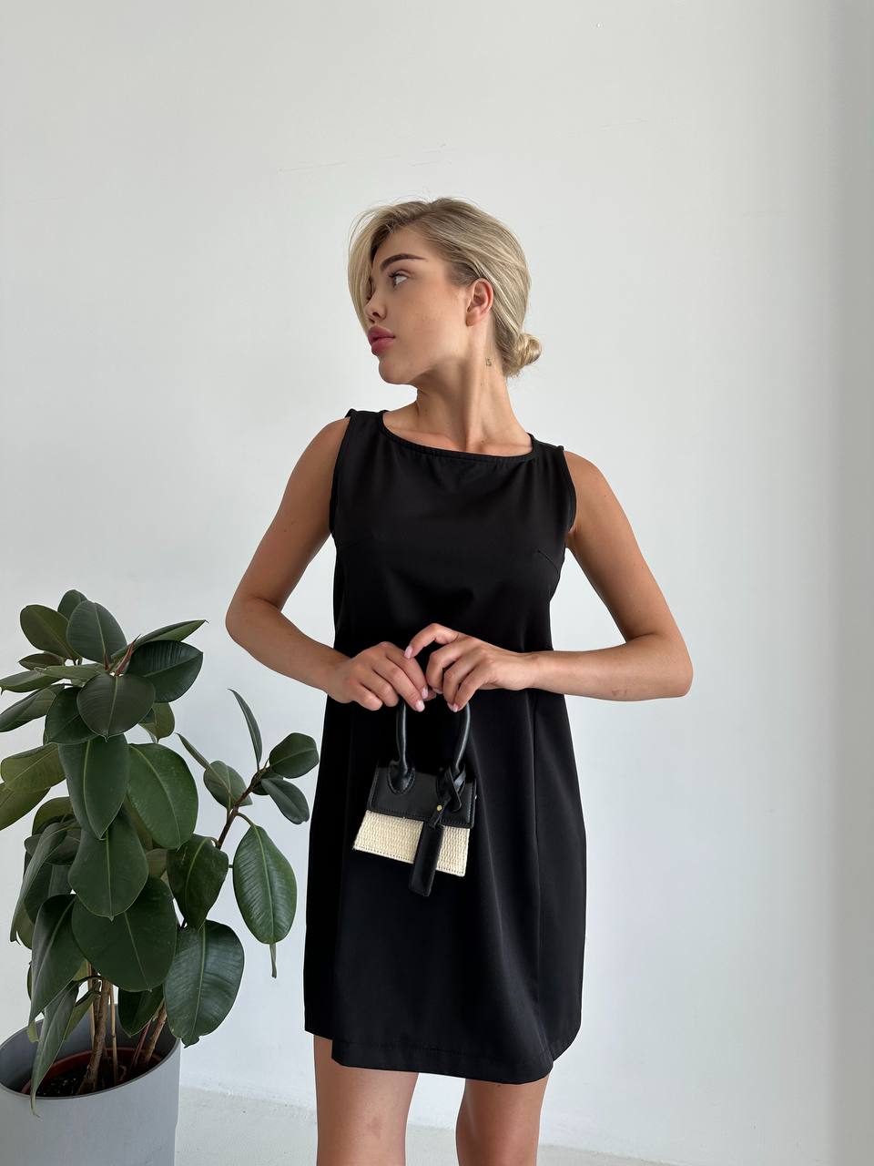 Красивое базовое платье черного цвета 28858