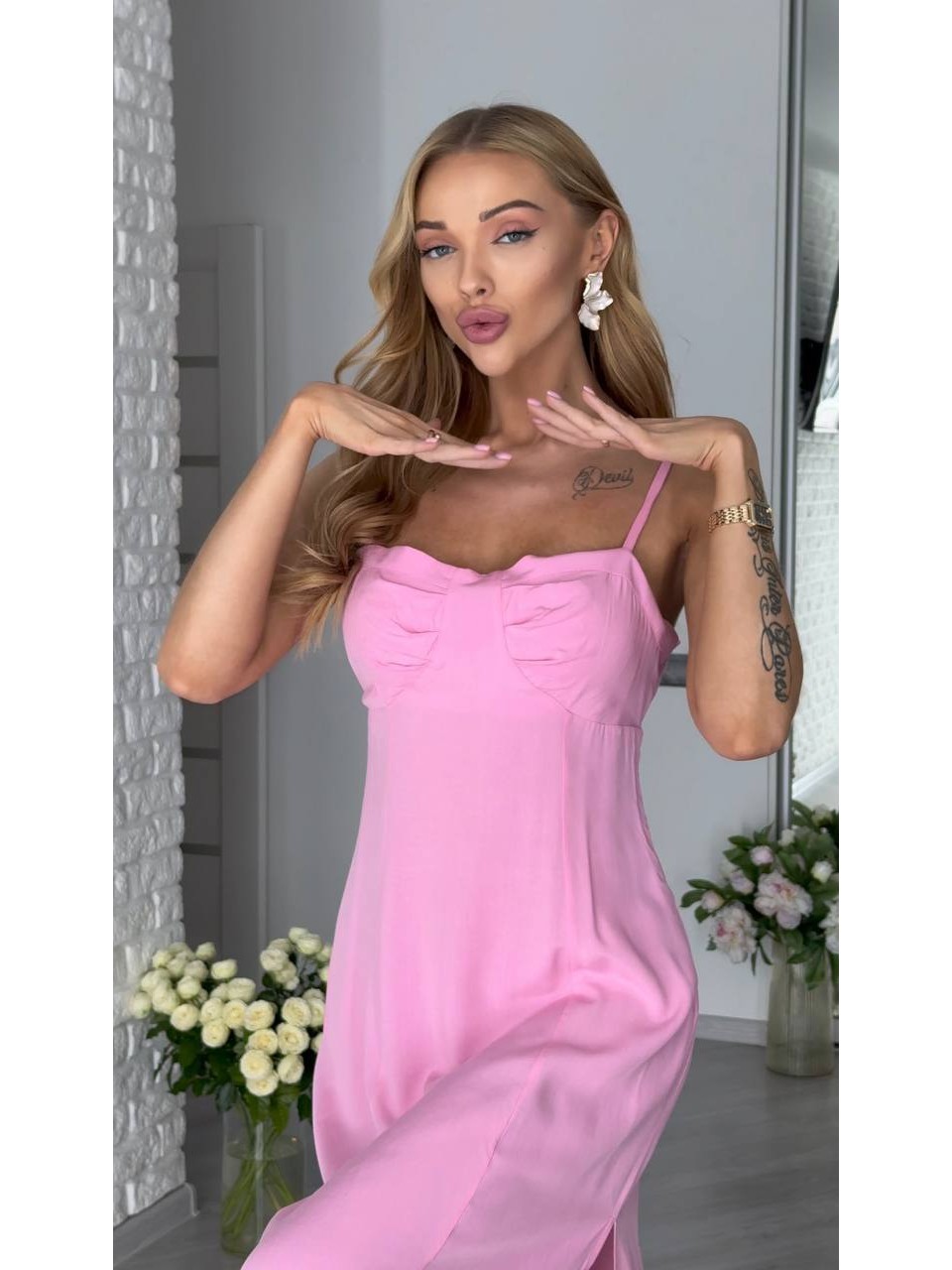 Легкое платье миди розового цвета 33684