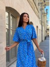 Легкое платье на запах с поясом синего цвета 33578