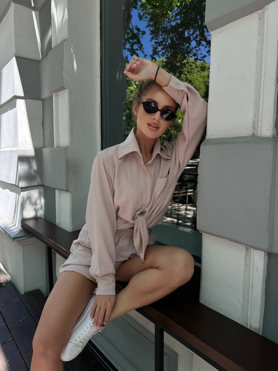 Легкий костюм 2-ка с шортами бежевого цвета 28904