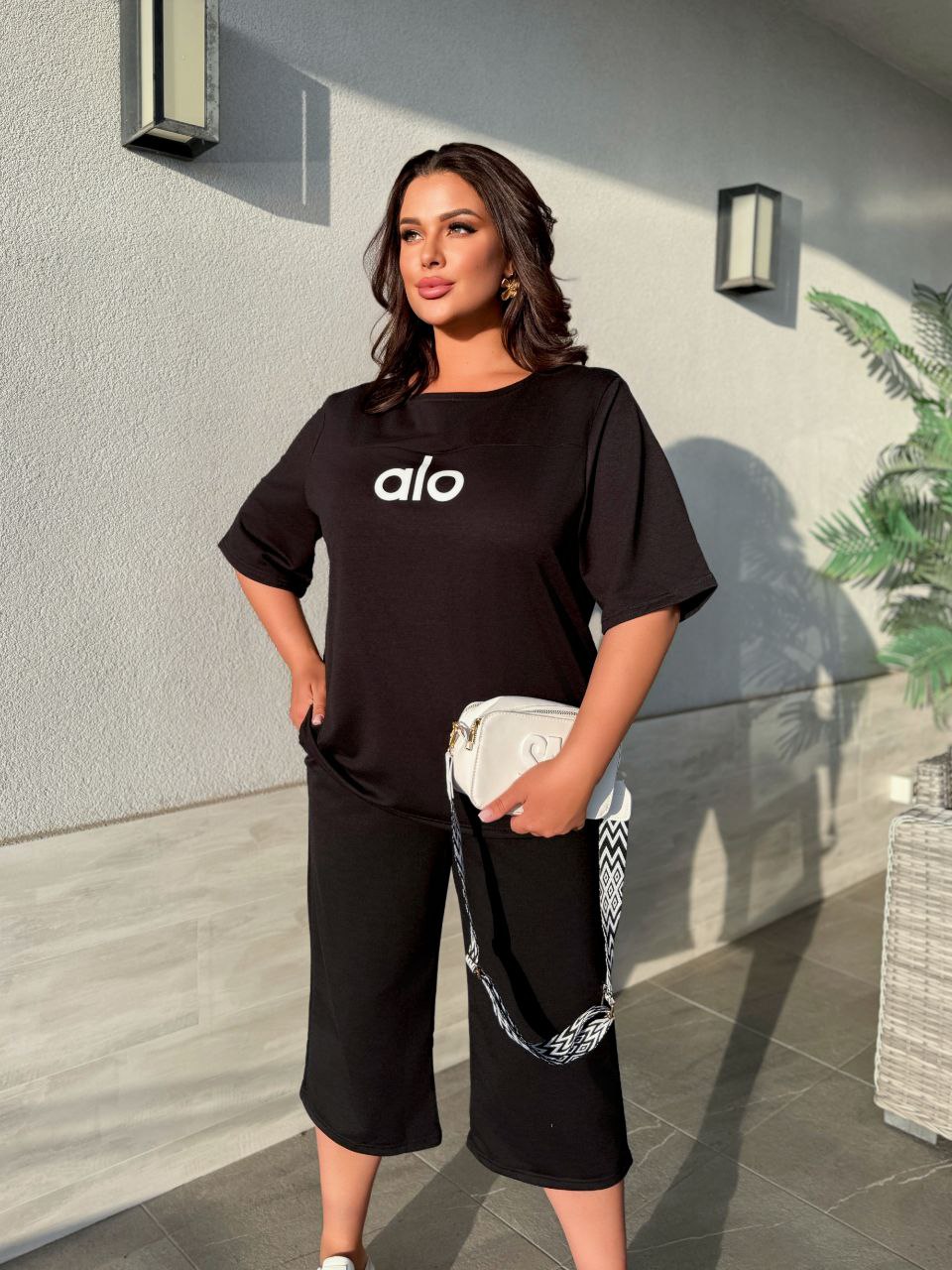 Легкий повсякденний костюм чорного кольору 33178