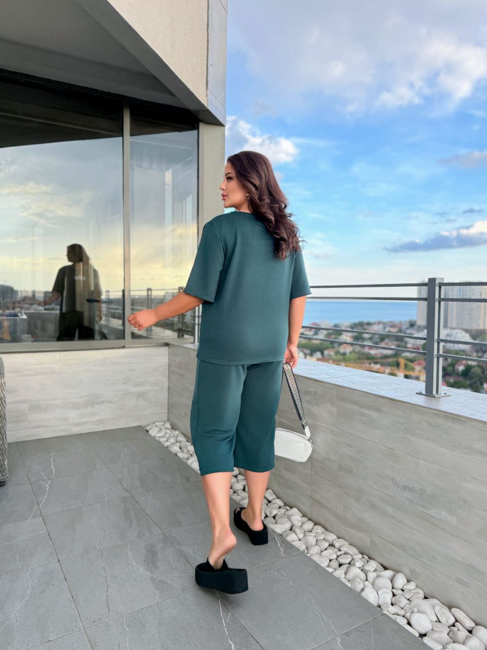 Легкий повсякденний костюм смарагдового кольору 33180