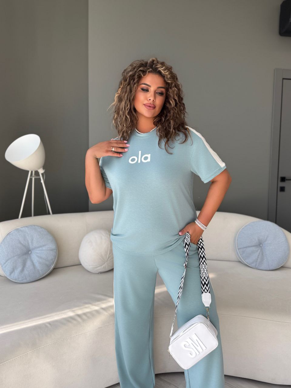 Легкий повсякденний костюм оливкового кольору 33728