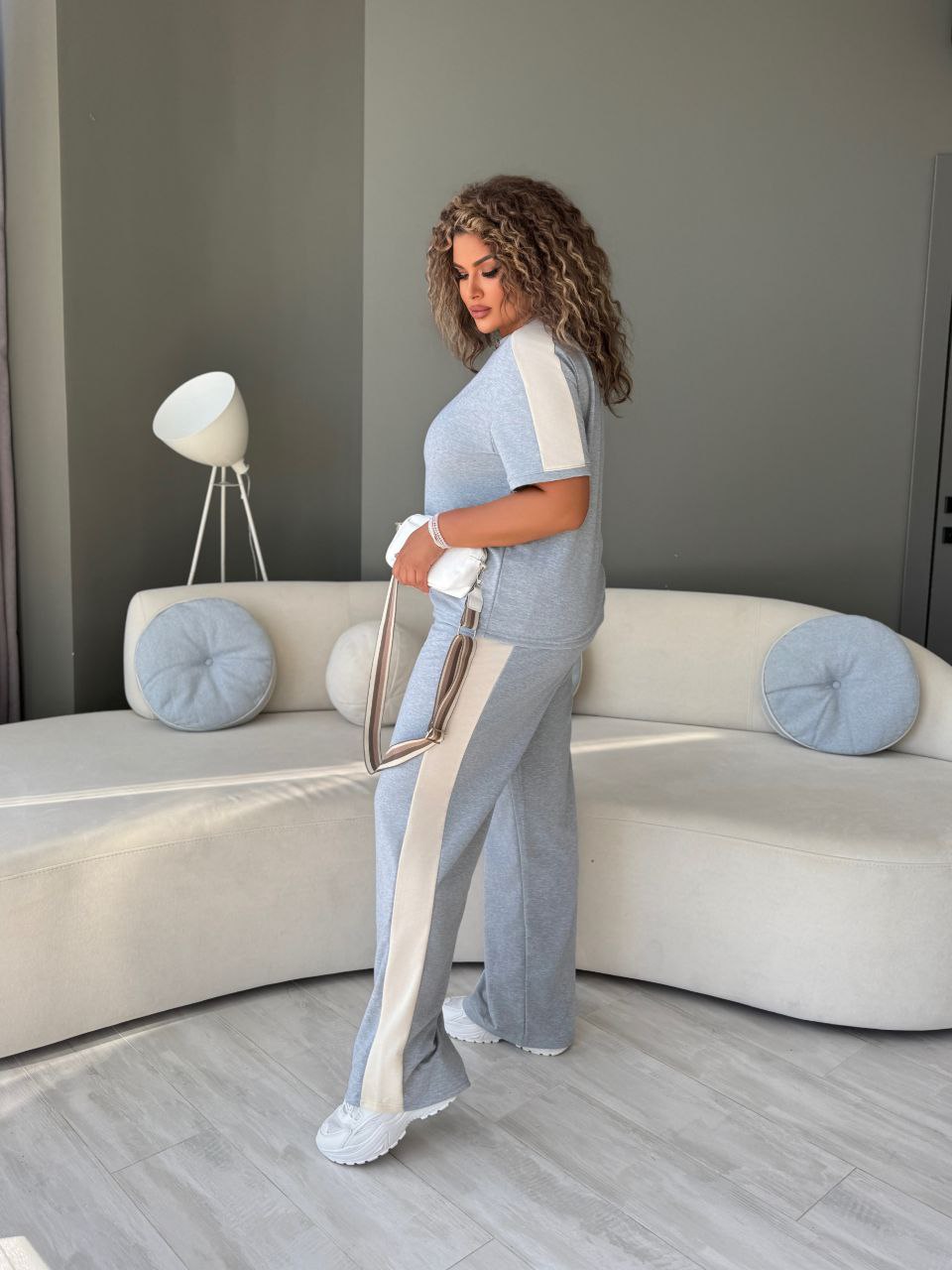 Легкий повсякденний костюм сiрого кольору 33724