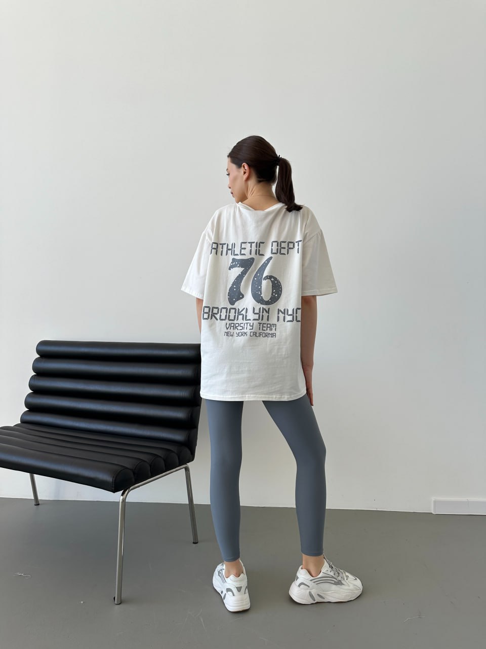 Легкий спортивний комплект (лосини+футболка) сiрого кольору 31623