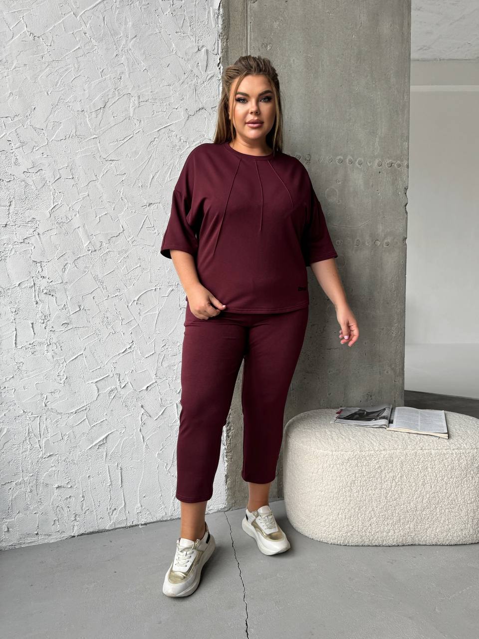 Легкий спортивний костюм бордового кольору 30947