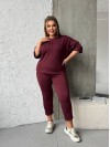 Легкий спортивний костюм бордового кольору 30947