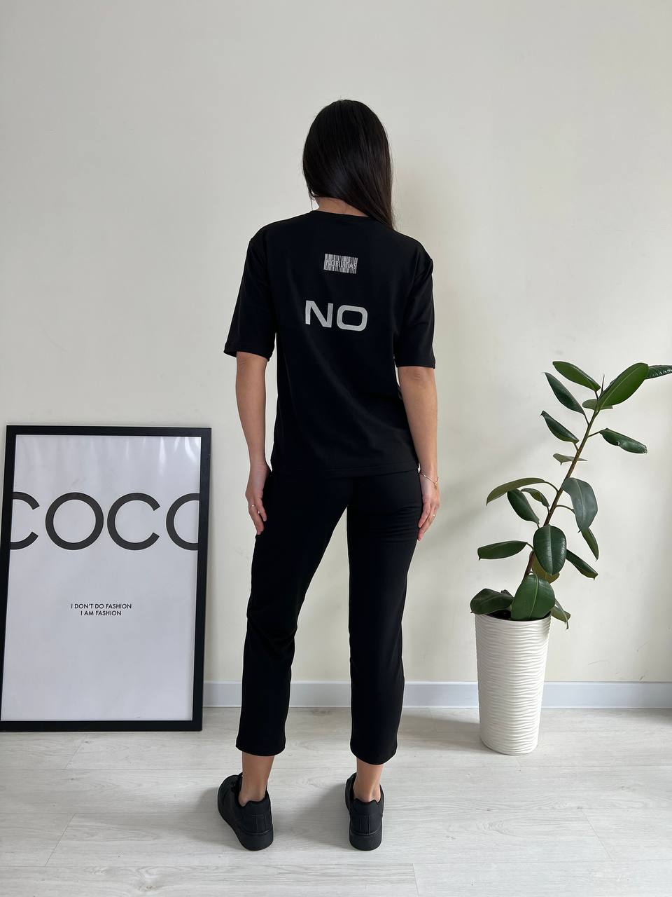 Легкий спортивний костюм чорного кольору 27642