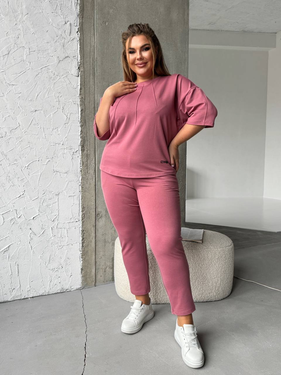 Легкий спортивний костюм пудрового кольору 30945