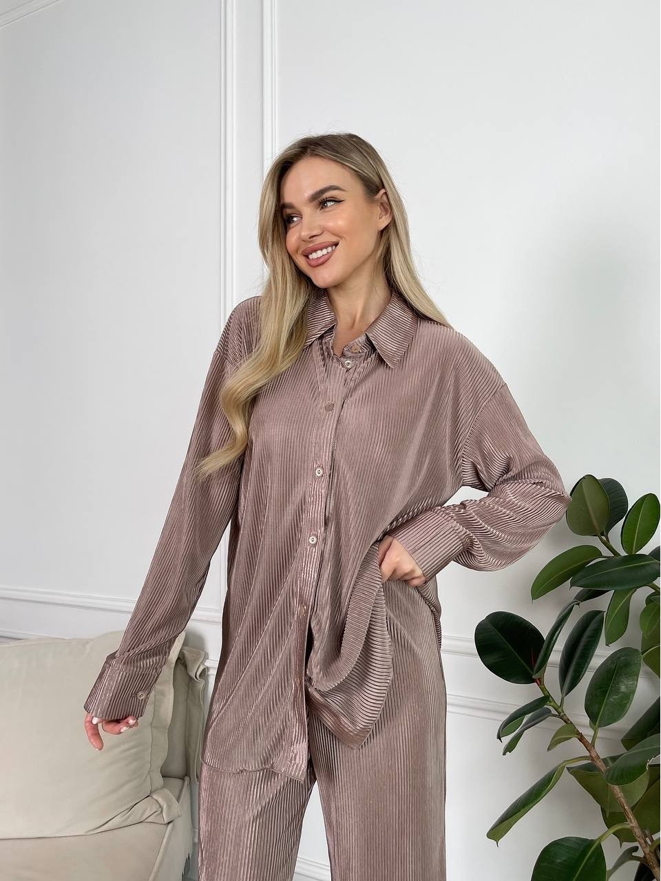 Легкий жіночiй класичний костюм кавового кольору 30844