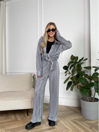 Легкий жіночiй класичний костюм сiрого кольору 30848