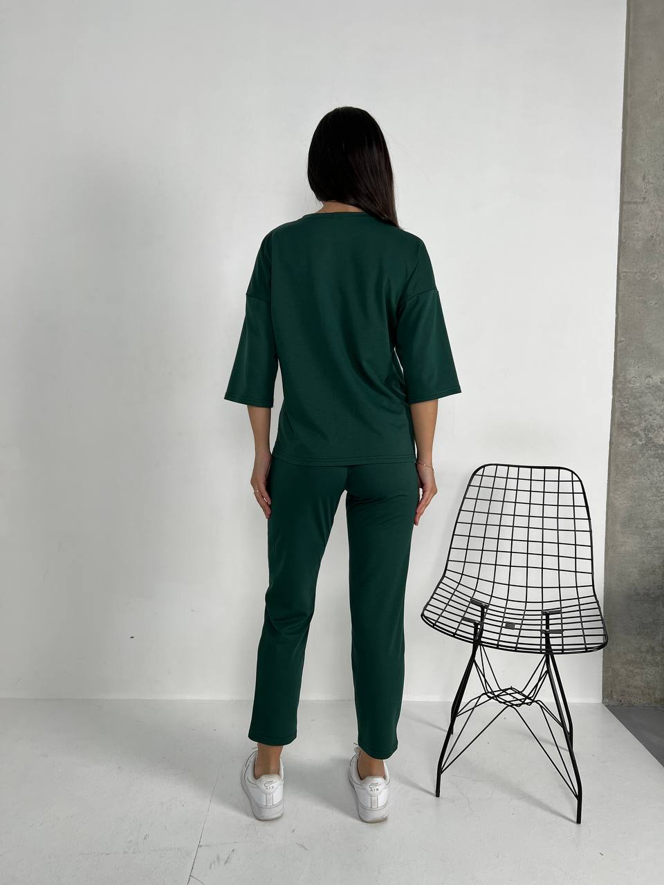 Легкий костюм для жінок смарагдового кольору 30839