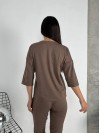 Легкий костюм для жінок кавового кольору 30838