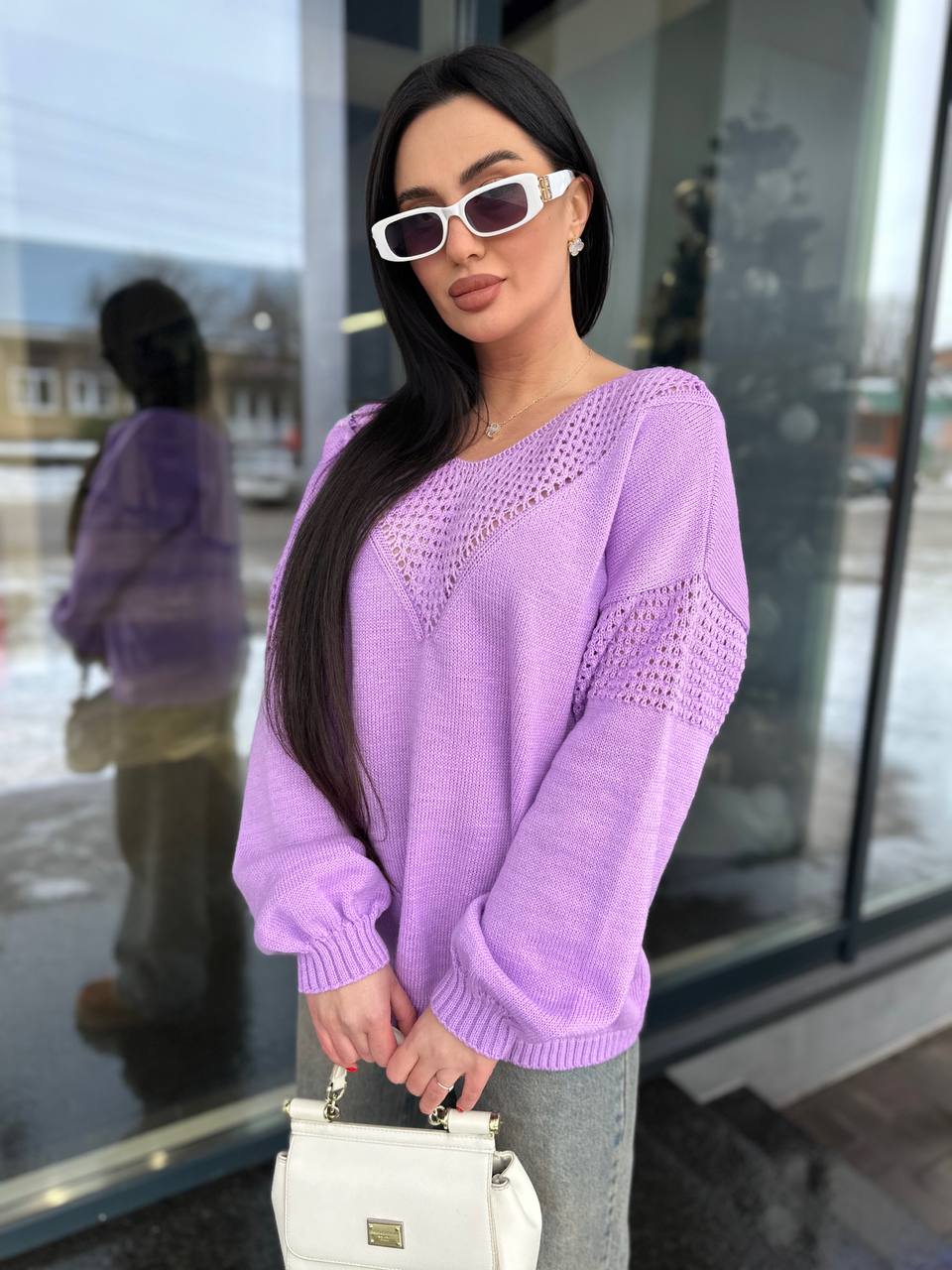 Легкий жіночий светр із вирізом бузкового кольору 31727