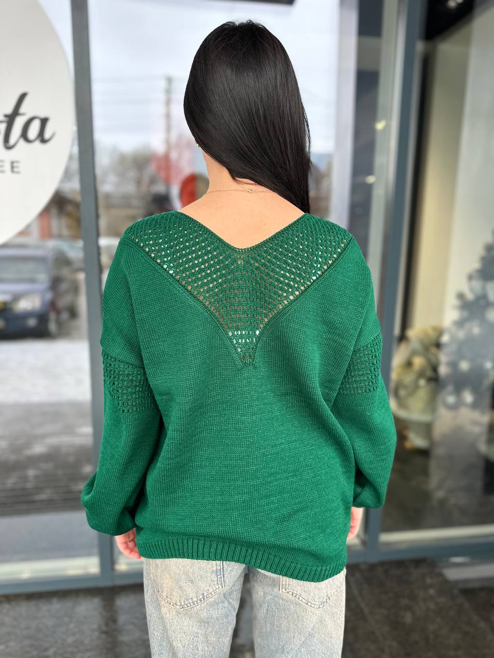 Легкий жіночий светр із вирізом зеленого кольору 31728