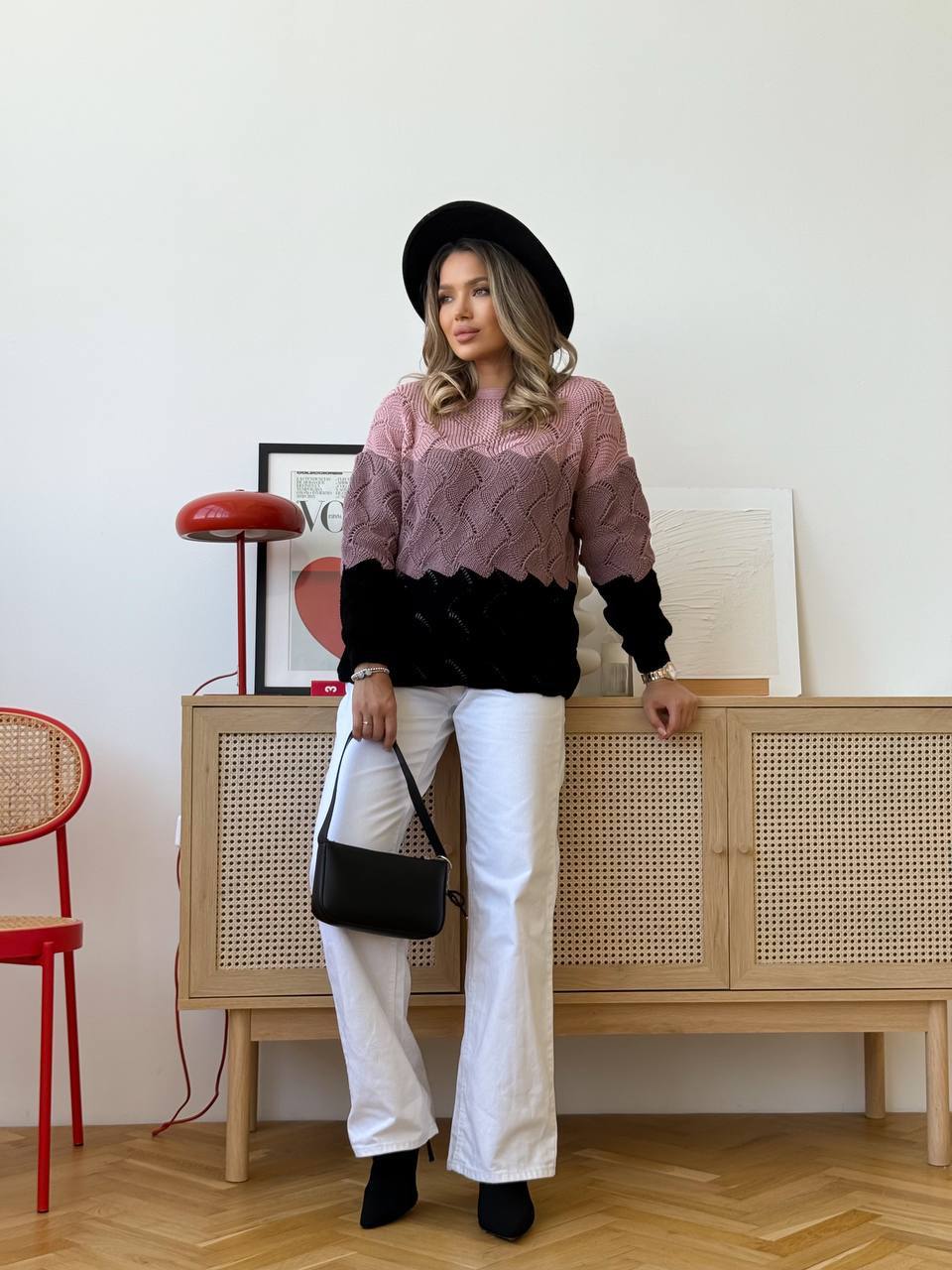 Легкий женский свитер черного цвета 34008