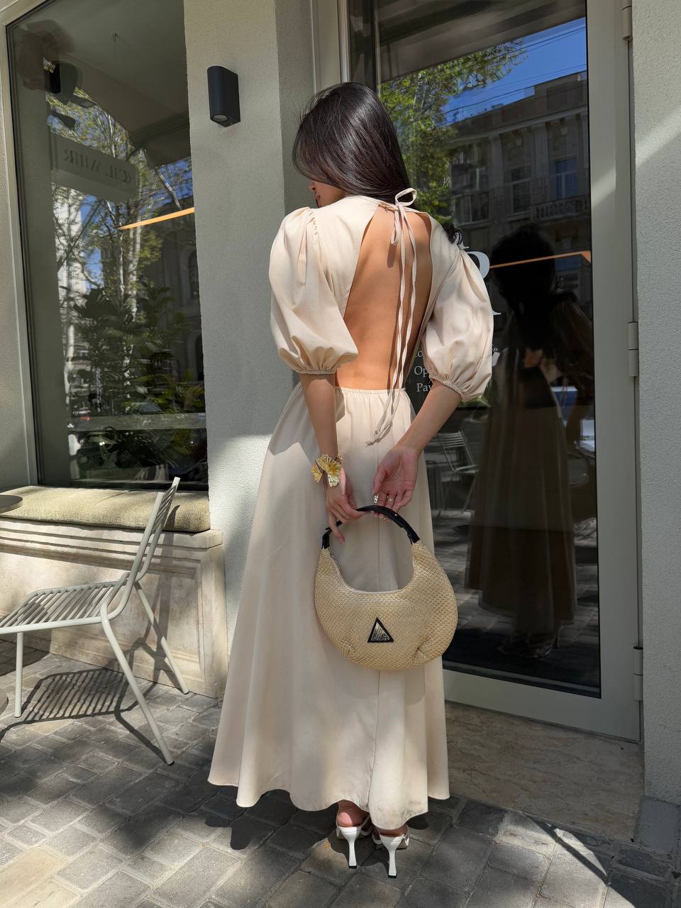 Легка сукня міді з відкритою спинкою бежевого кольору 32956