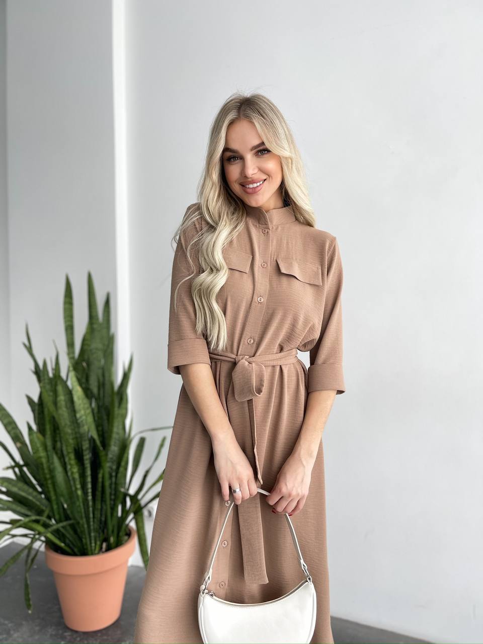 Легка сукня міді з поясом кольору мокко 27307 АА