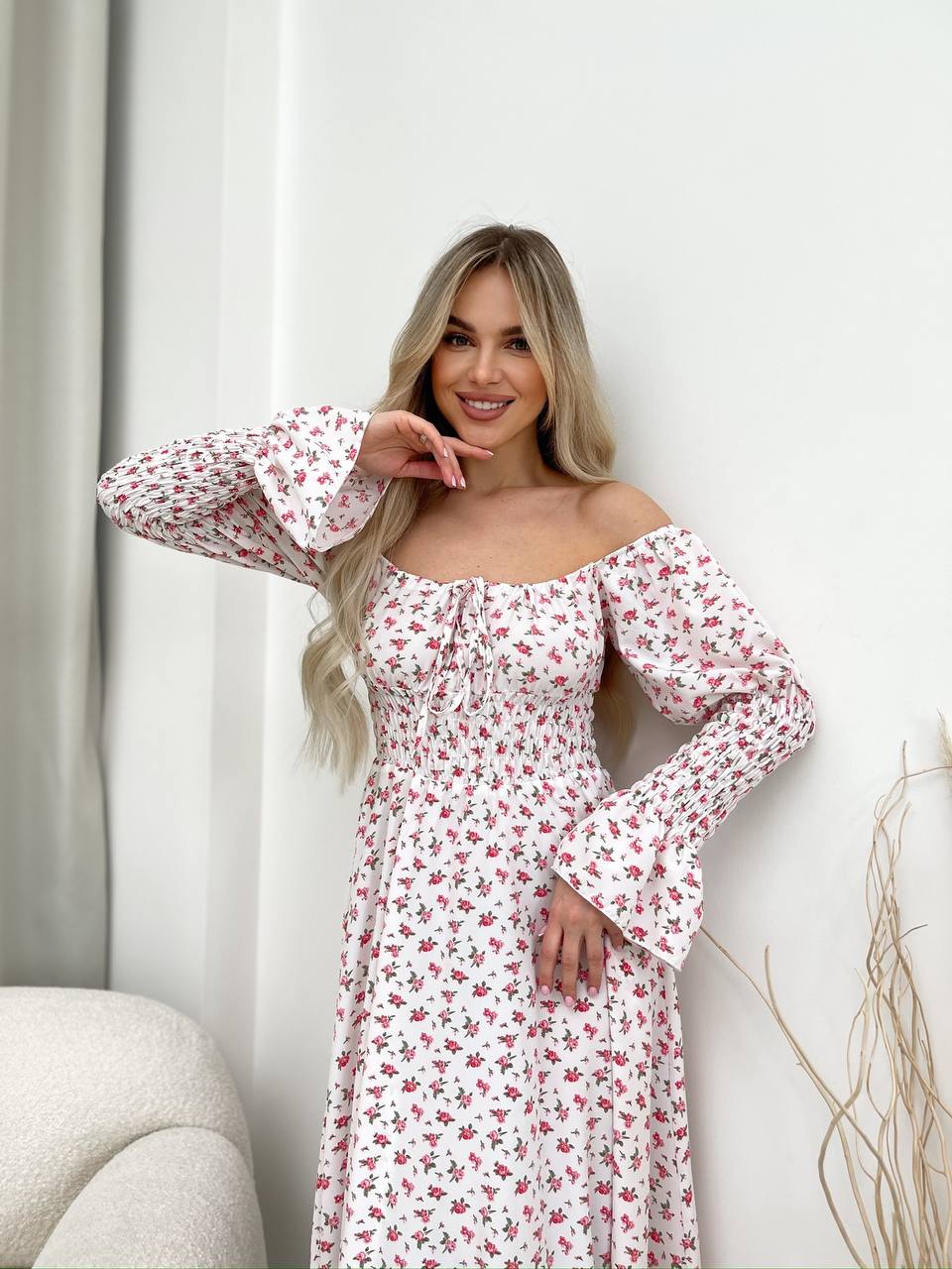 Легка сукня міді у дрiбну квітку молочного кольору 32146