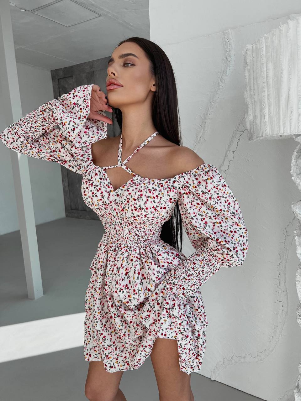 Легкое платье мини молочного цвета 31834