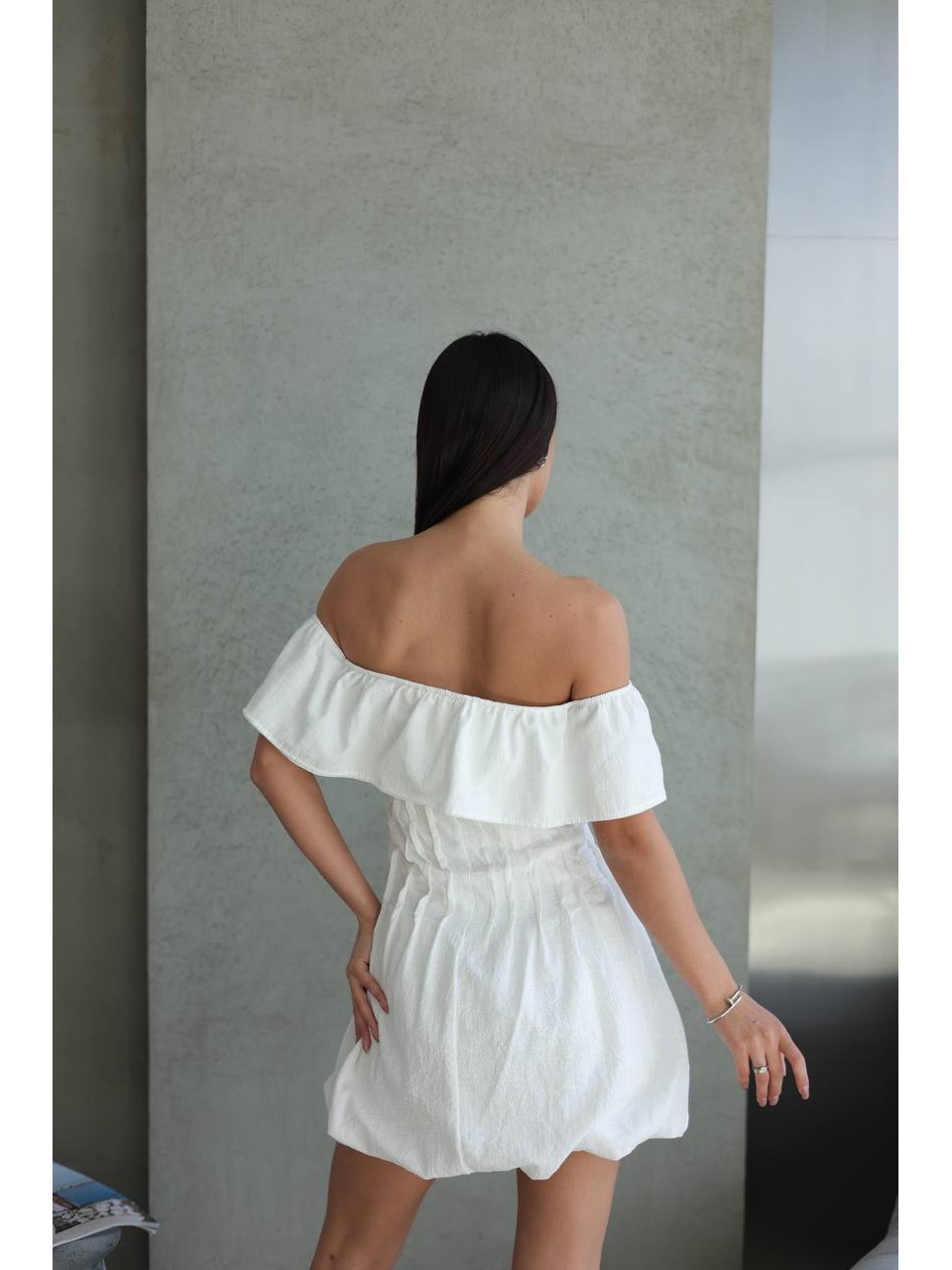 Легкое платье мини молочного цвета 32937