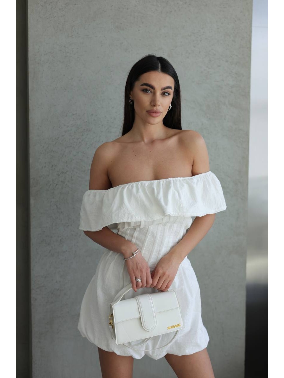 Легкое платье мини молочного цвета 32937