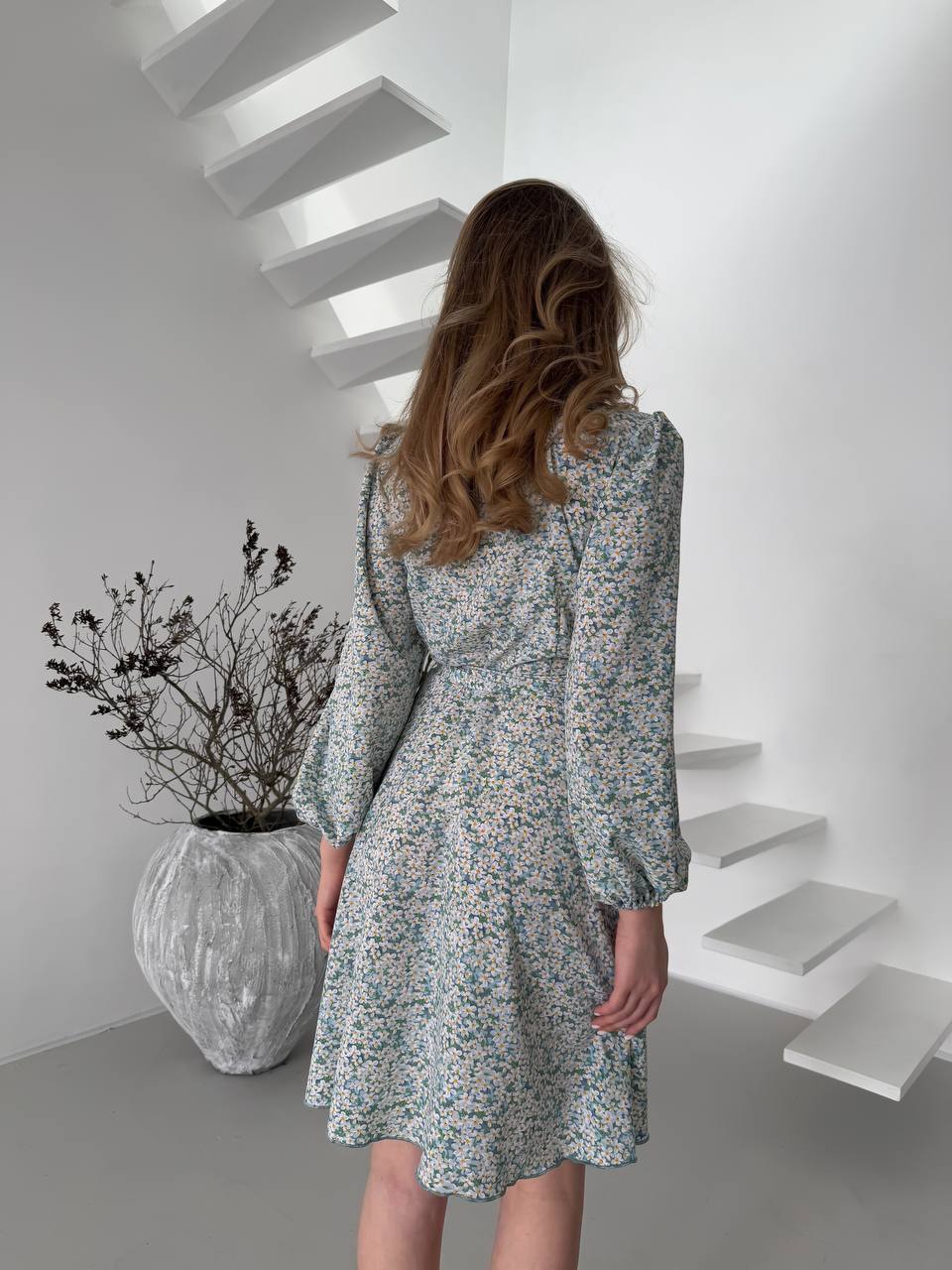 Легкое платье мини на запах мятного цвета 32906