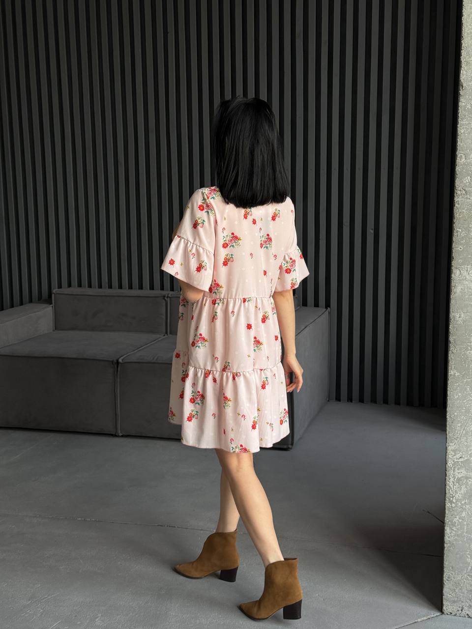 Легкое платье мини пудрового цвета 31877