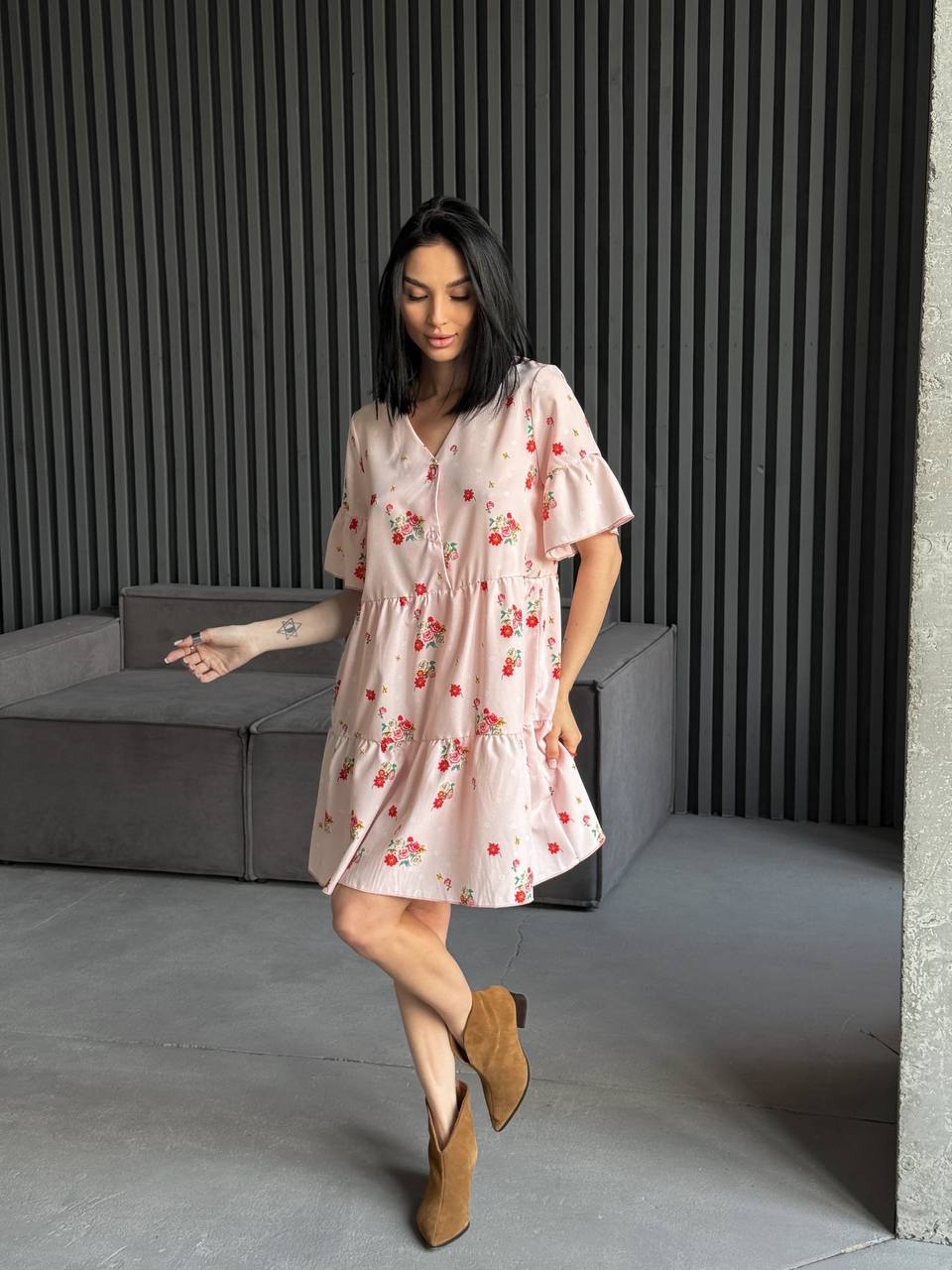 Легкое платье мини пудрового цвета 31877