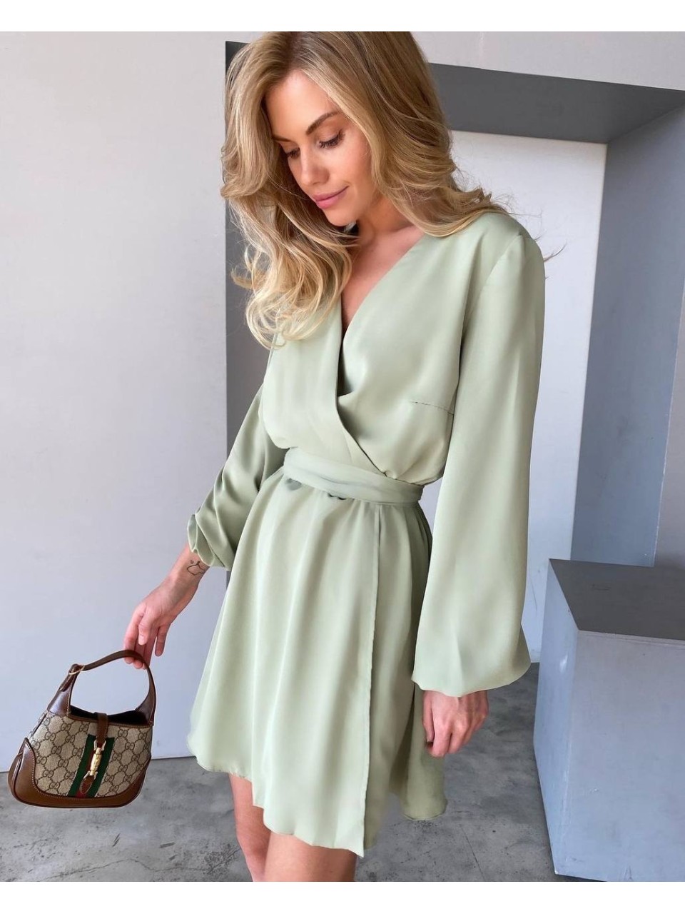 Легка сукня міні з поясом фiсташкового кольору 32575