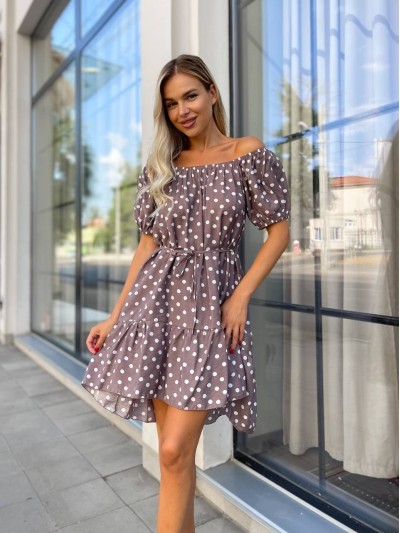 Легкое платье мини с поясом в горох кофейного цвета 32052