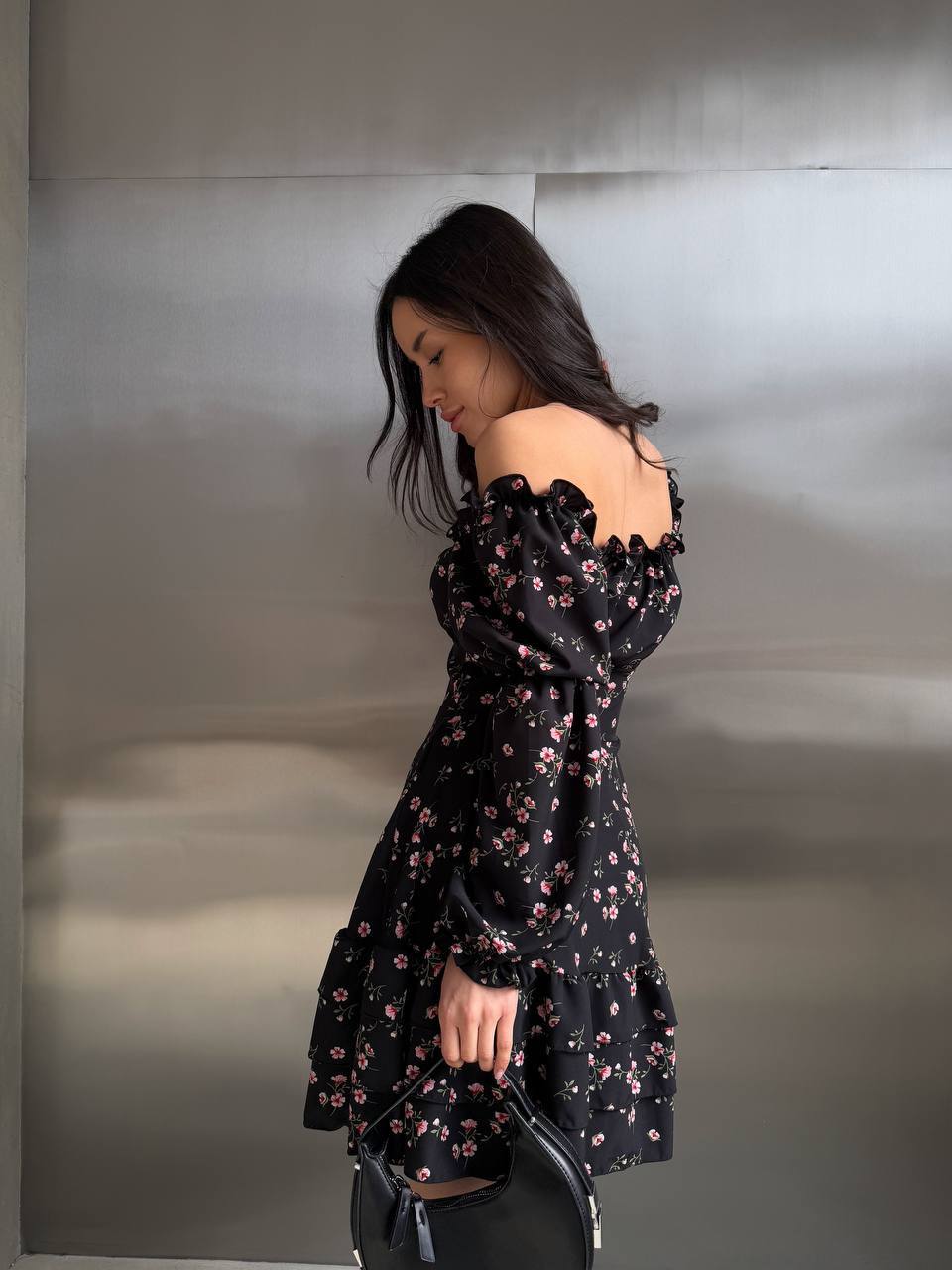 Легка сукня міні з рукавом чорного кольору 32953