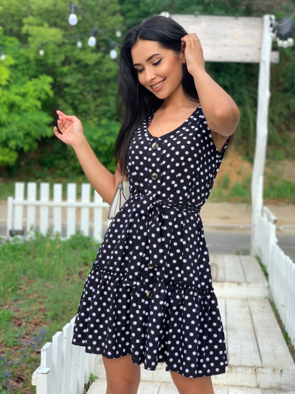 Легкое платье мини в горох черного цвета 32400