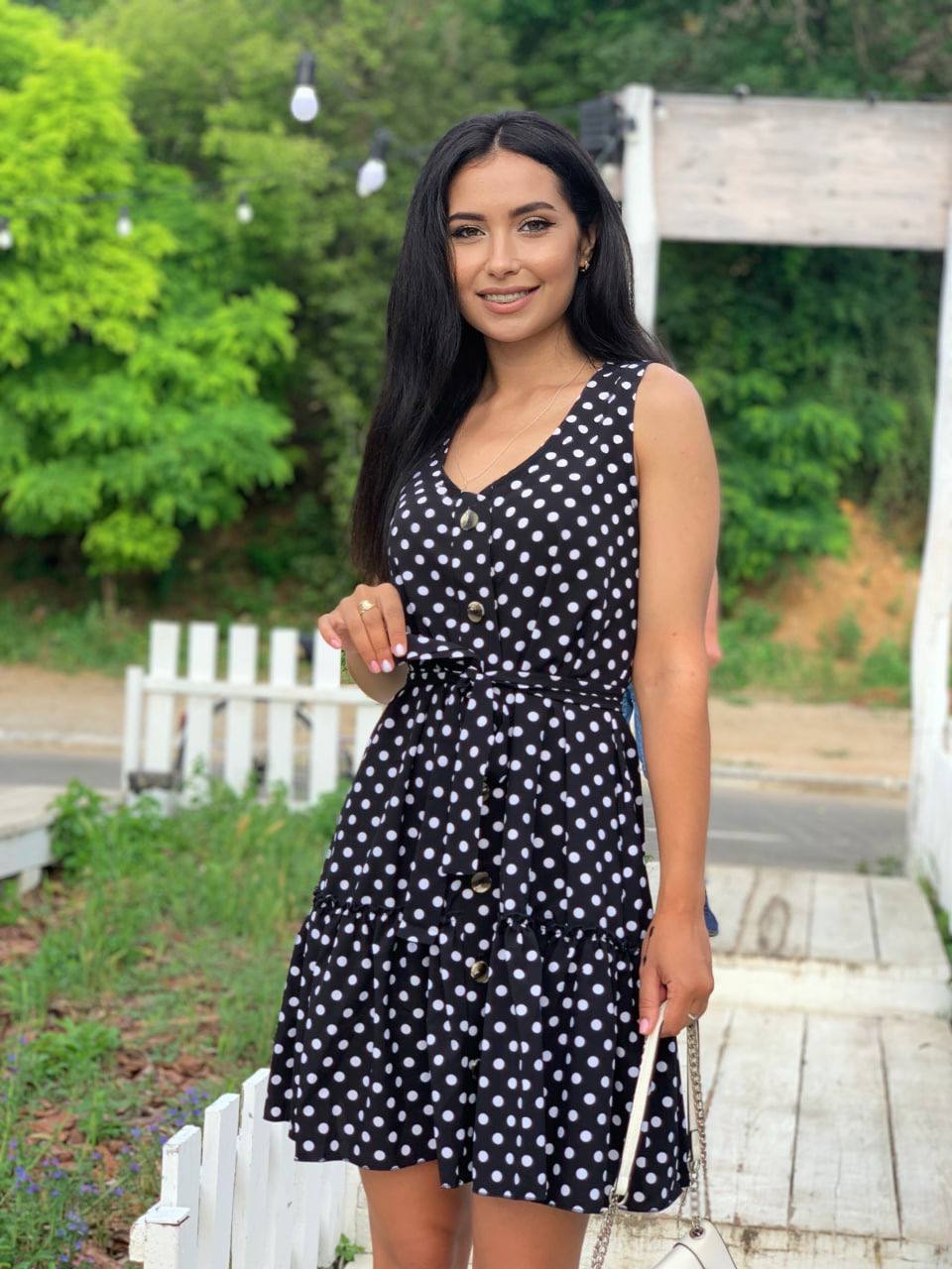 Легкое платье мини в горох черного цвета 32400