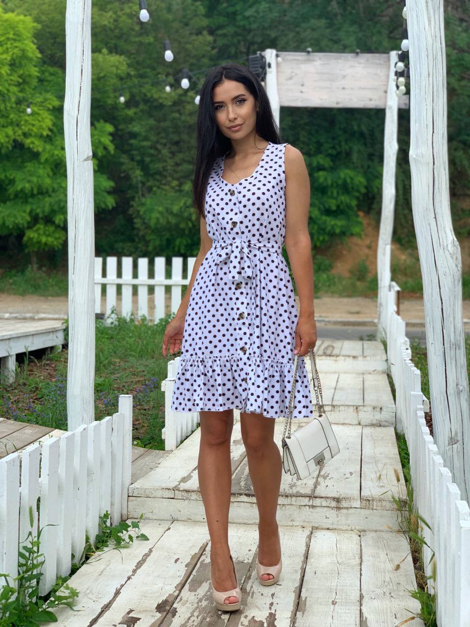 Легкое платье мини в горох молочного цвета 32401