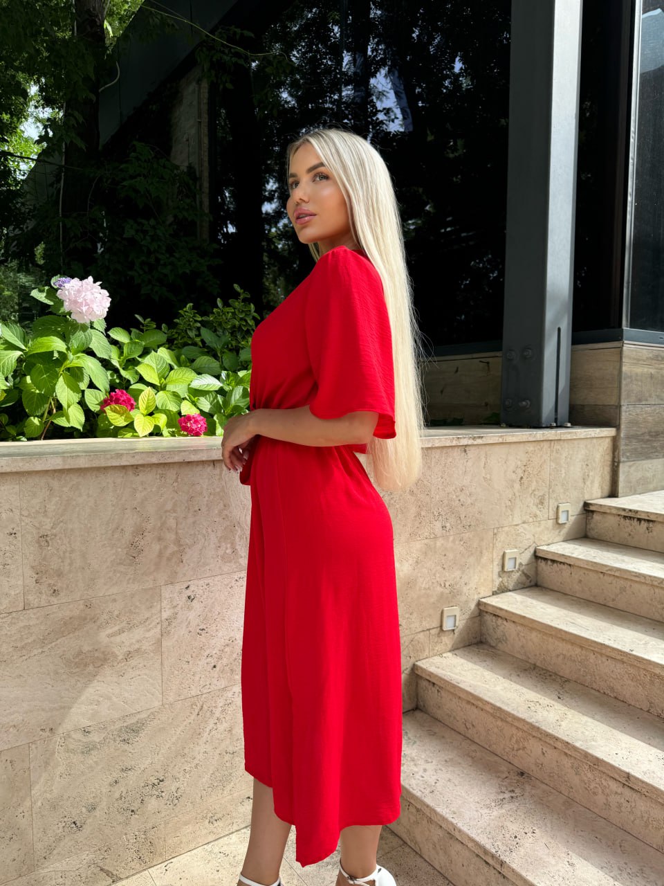 Легка сукня на запах із поясом червоного кольору 32333