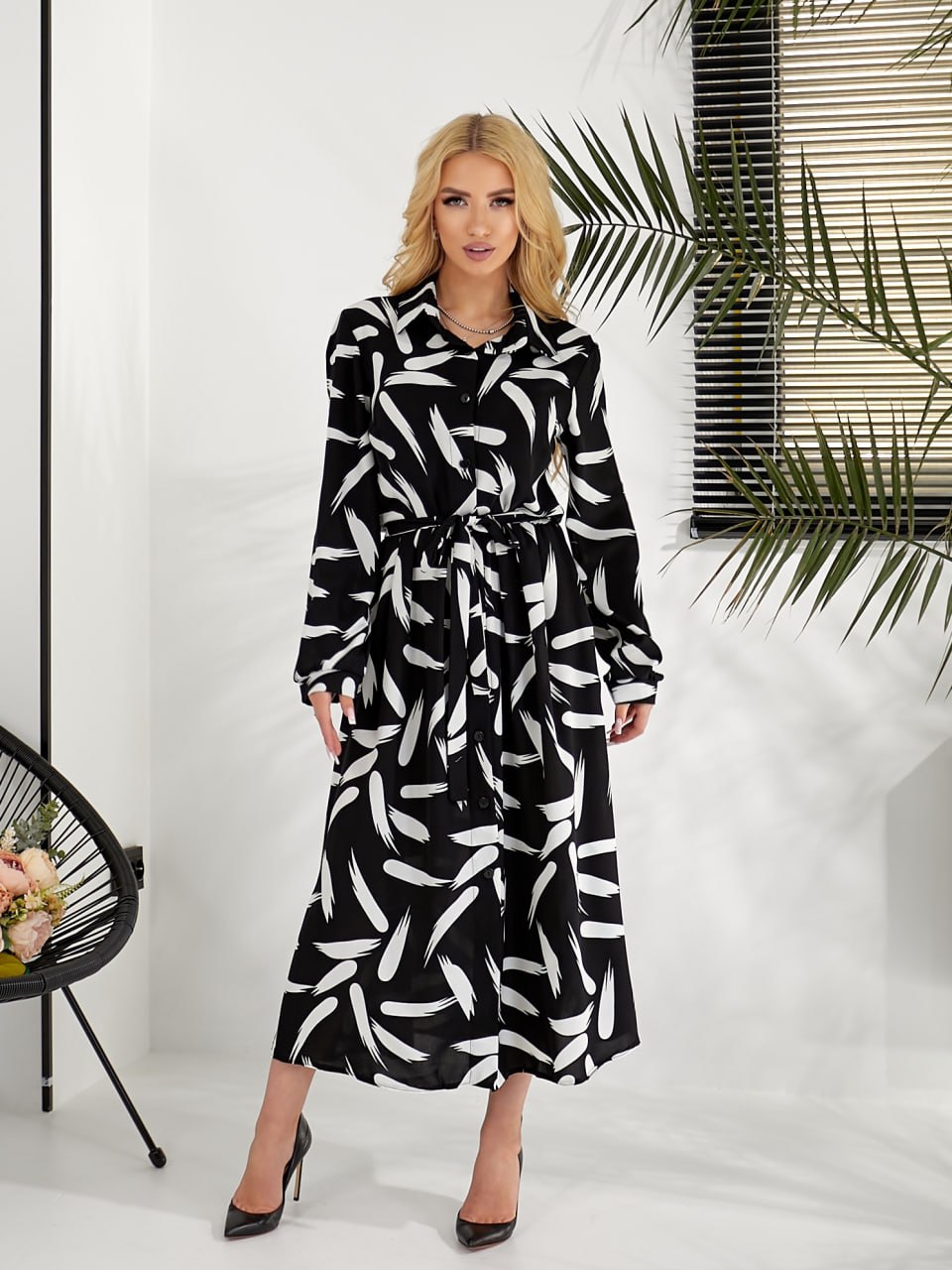 Легка сукня-сорочка чорного кольору 31756