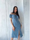 Легка сукня з розрізом у горох блакитного кольору 32718