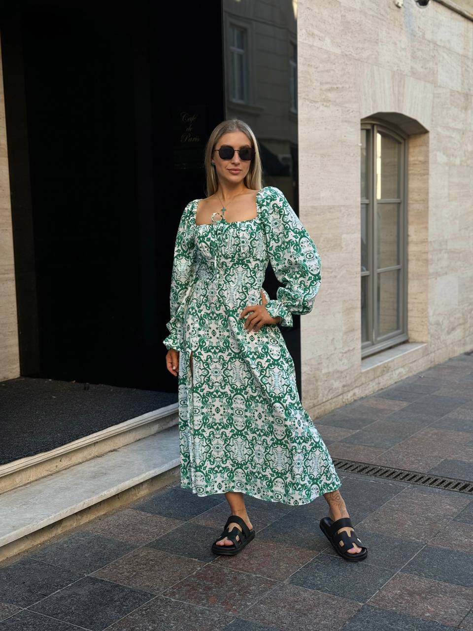 Легка сукня з розрізом зеленого кольору 31805